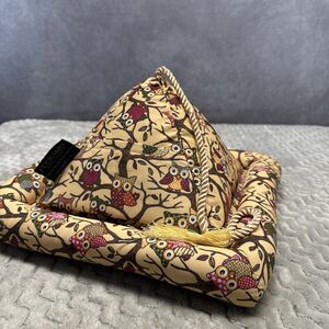 PEERAMID Bookrest for Books or eReader Pockets Bookmark Cord Yellow OWLS Print